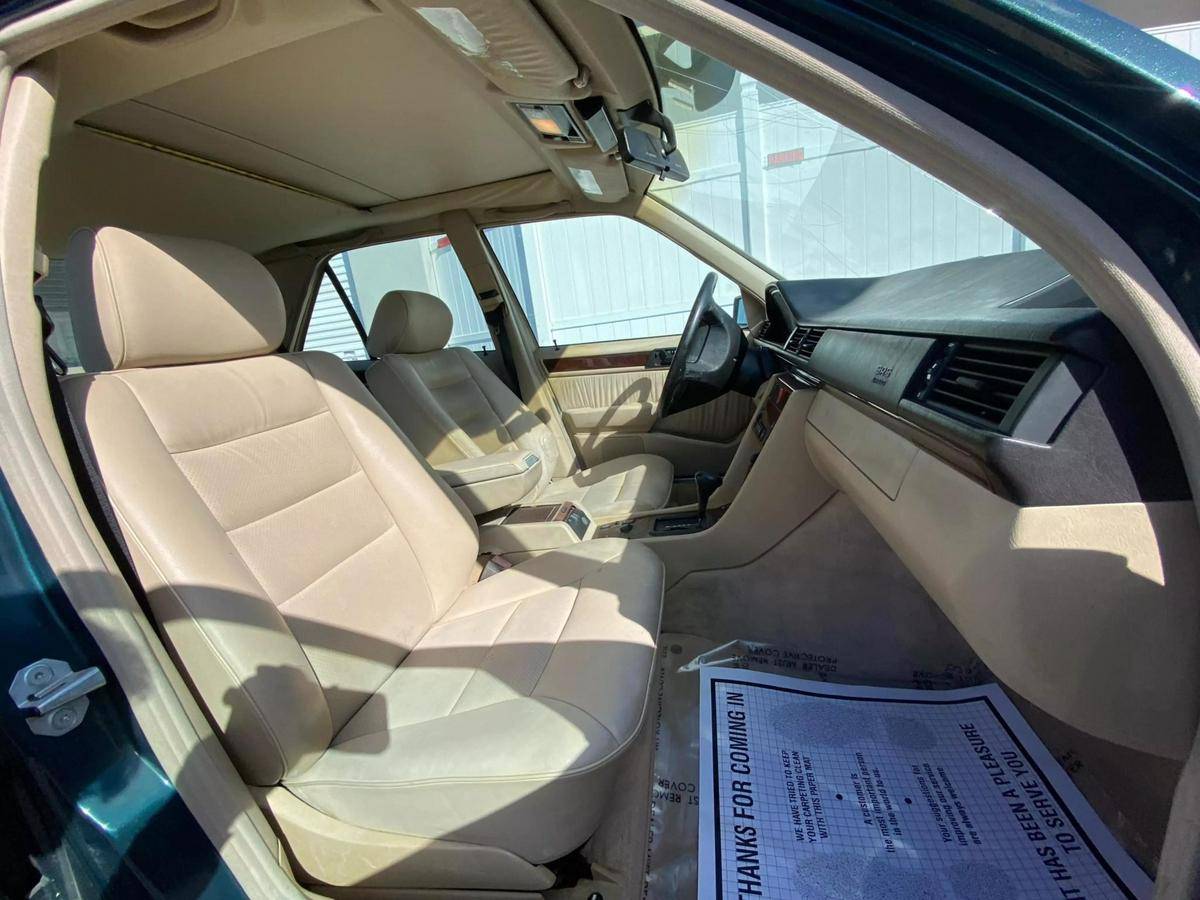Mercedes-benz-benz-e-class-diesel-1995-green-8
