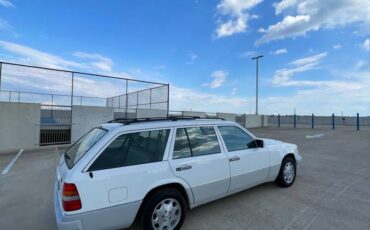 Mercedes-benz-benz-e-class-e320-1995-white-10