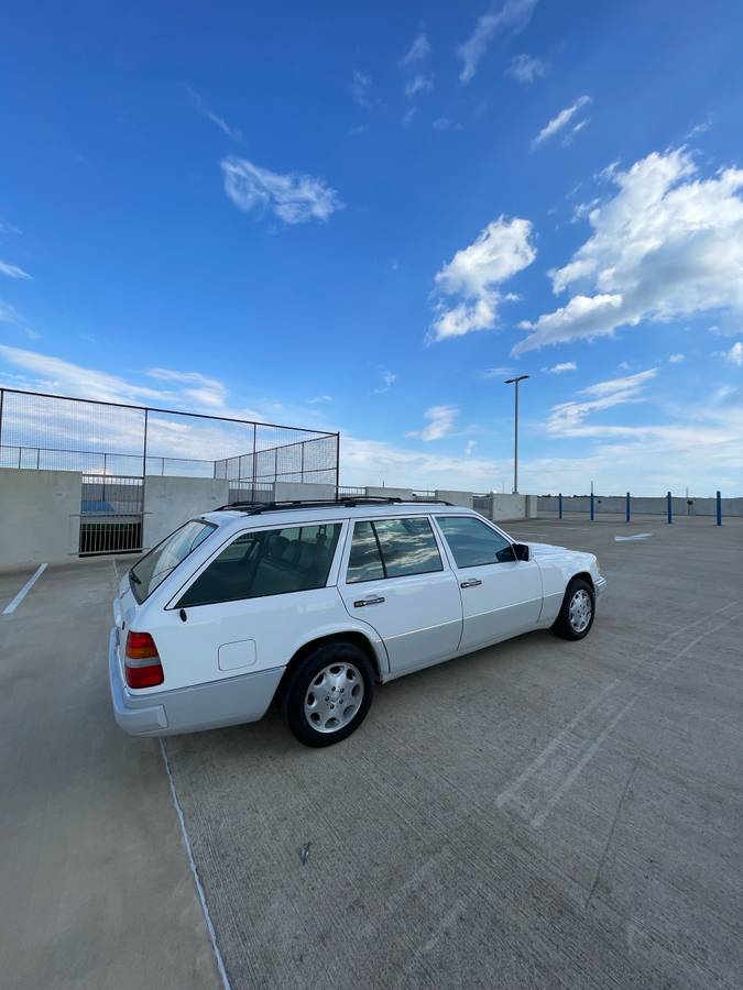 Mercedes-benz-benz-e-class-e320-1995-white-10