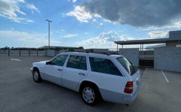 Mercedes-benz-benz-e-class-e320-1995-white-11