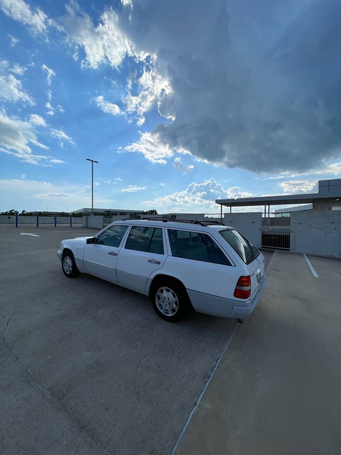 Mercedes-benz-benz-e-class-e320-1995-white-11