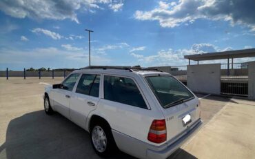 Mercedes-benz-benz-e-class-e320-1995-white-3