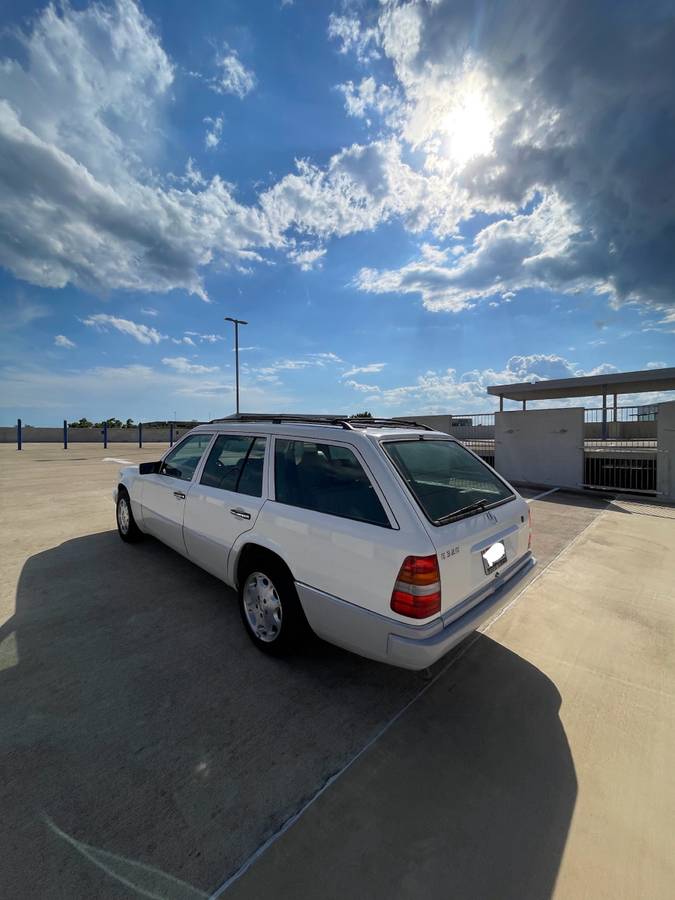 Mercedes-benz-benz-e-class-e320-1995-white-3
