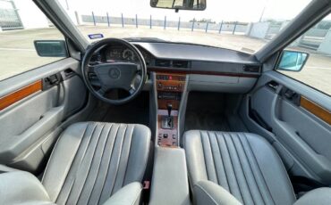 Mercedes-benz-benz-e-class-e320-1995-white-5