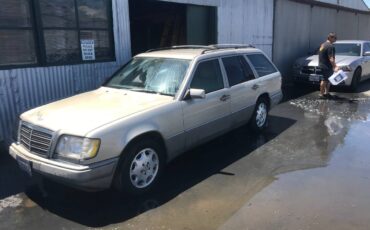Mercedes-benz-benz-e320-1995-3