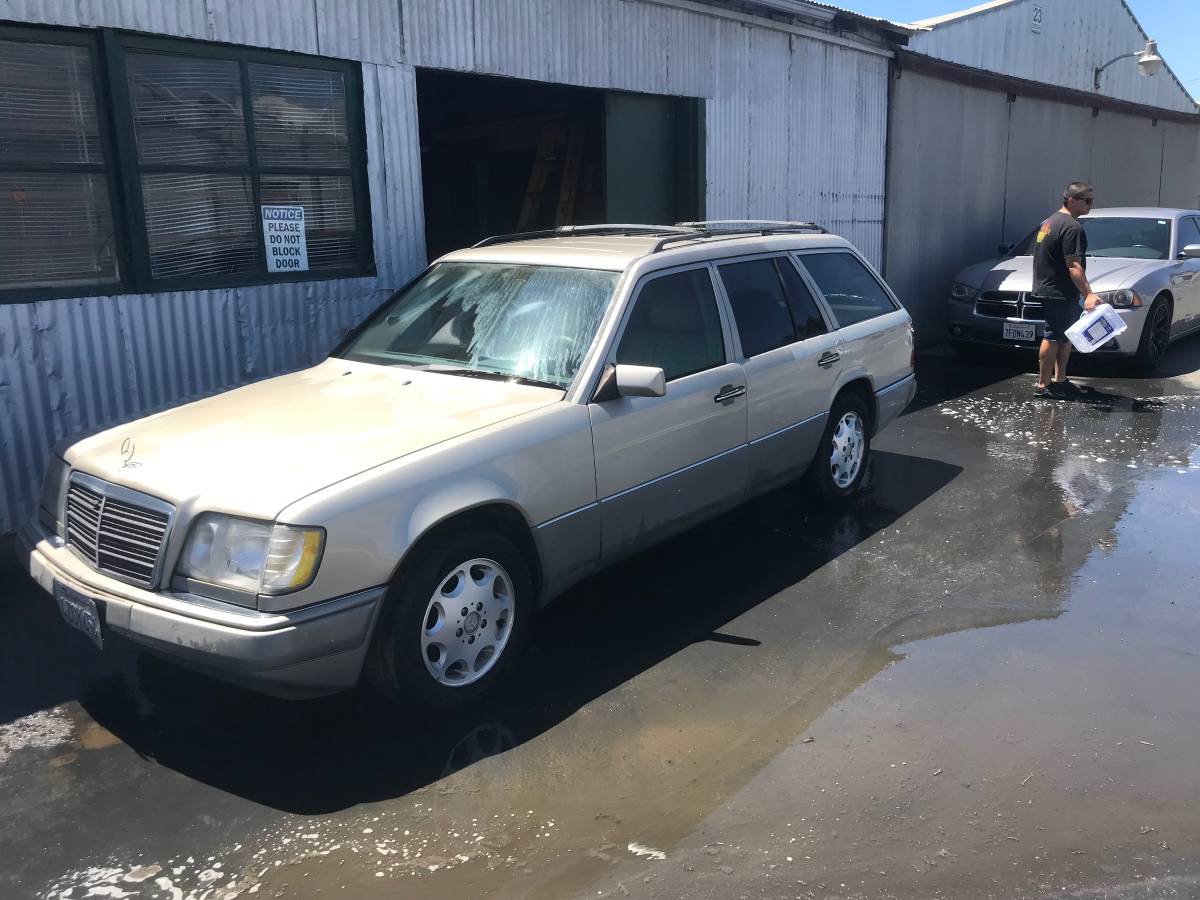 Mercedes-benz-benz-e320-1995-3