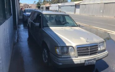 Mercedes-benz-benz-e320-1995-4