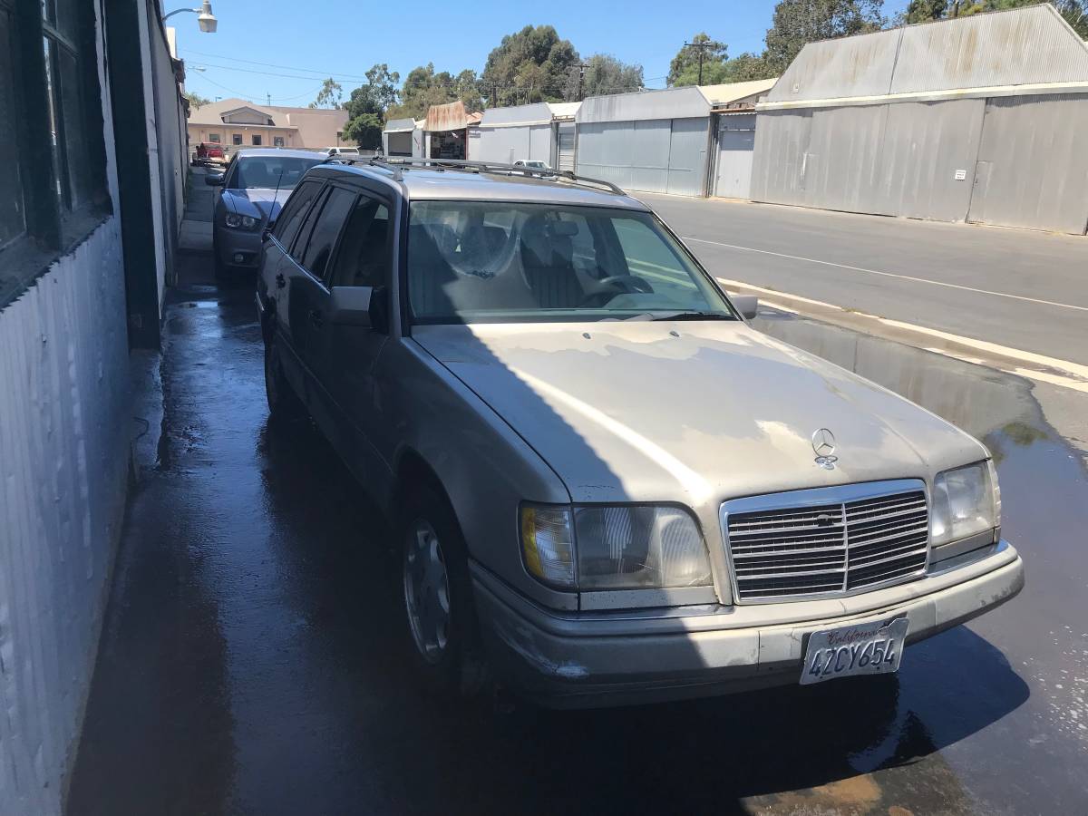 Mercedes-benz-benz-e320-1995-4
