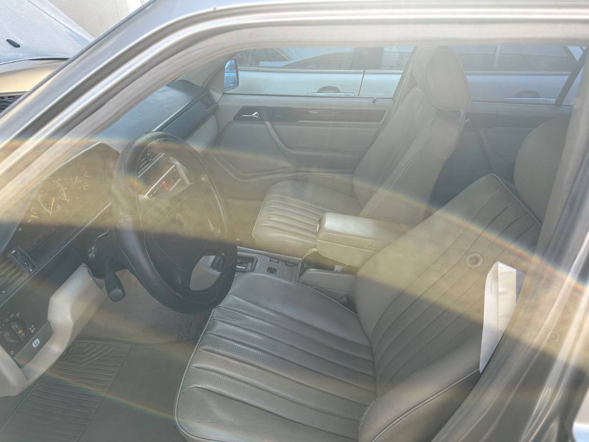Mercedes-benz-benz-e320-1995-6