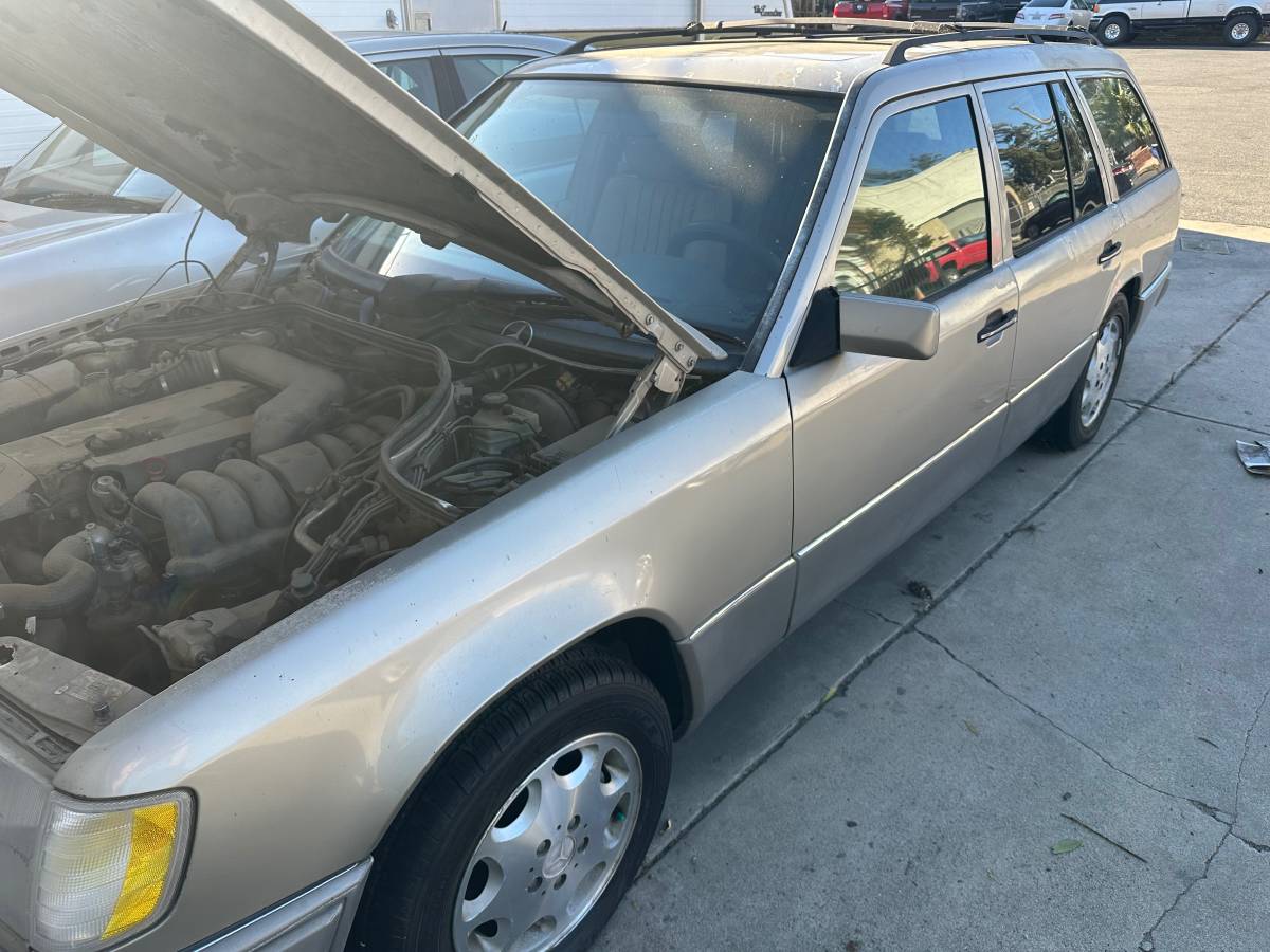 Mercedes-benz-benz-e320-1995-7