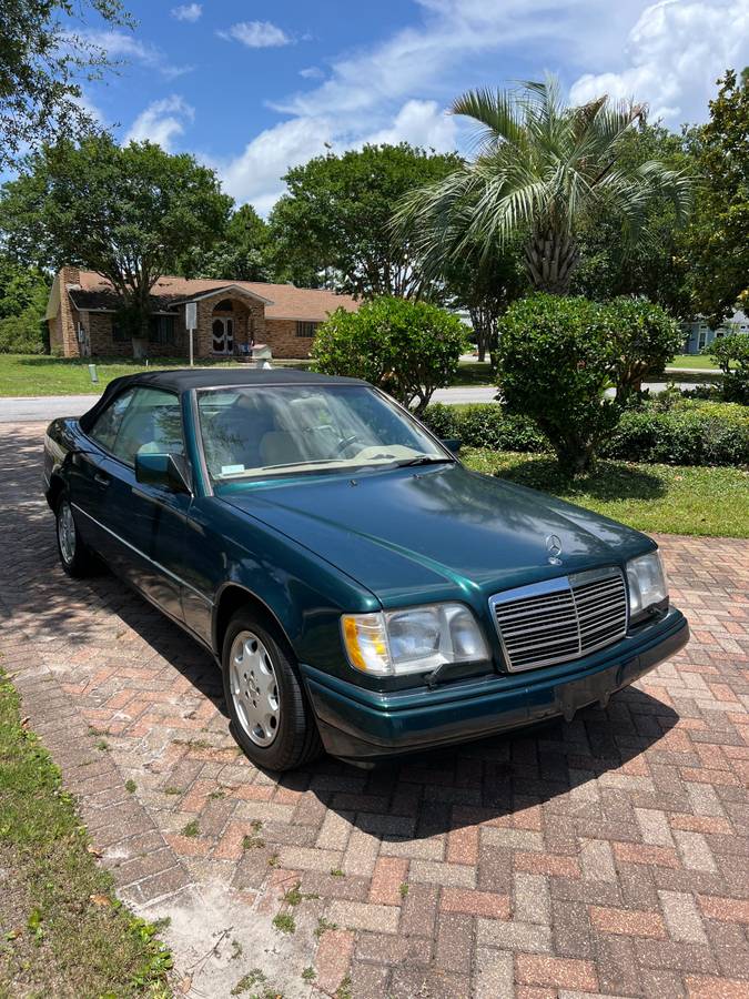 Mercedes-benz-e320-1995-green-1