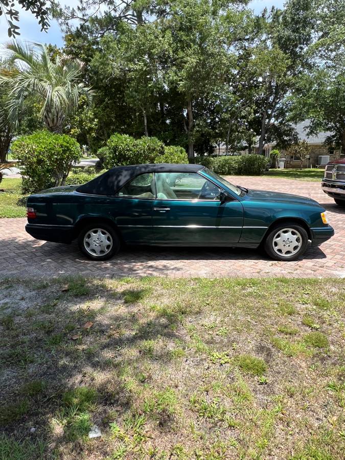 Mercedes-benz-e320-1995-green-2