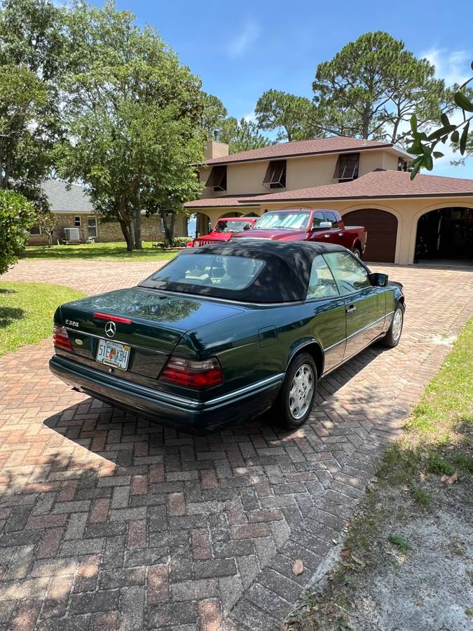 Mercedes-benz-e320-1995-green-3