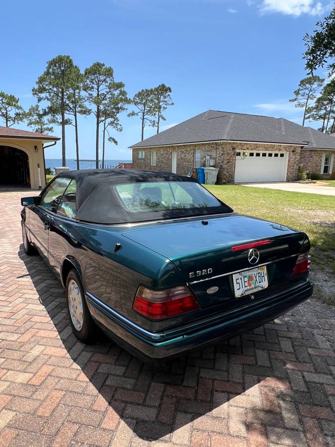 Mercedes-benz-e320-1995-green-4