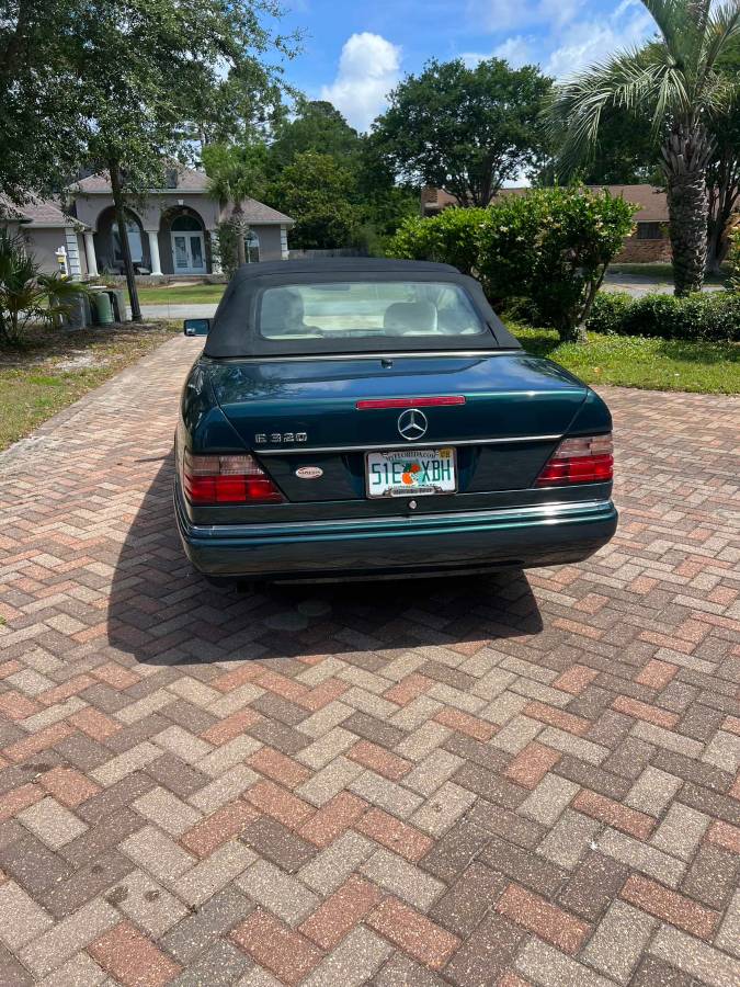 Mercedes-benz-e320-1995-green-5