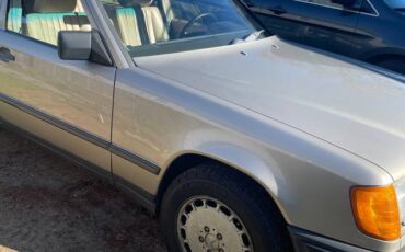 Mercedes-wagon-300te-1988-4