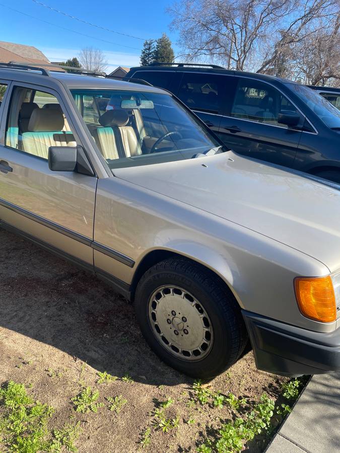 Mercedes-wagon-300te-1988-4