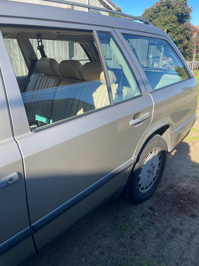 Mercedes-wagon-300te-1988-6