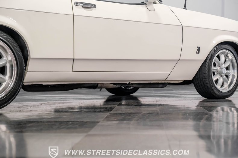 Mercury-Capri-1976-White-Black-27