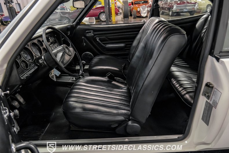 Mercury-Capri-1976-White-Black-38