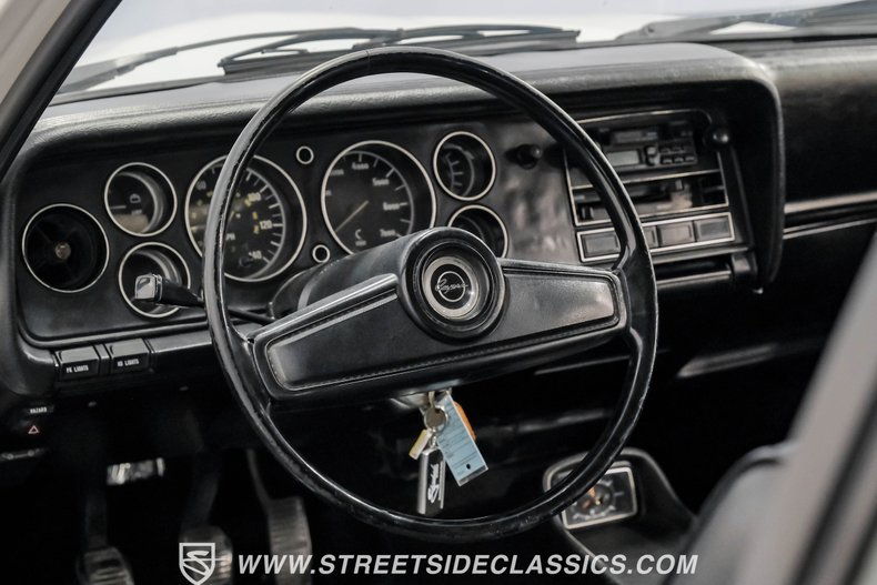 Mercury-Capri-1976-White-Black-39