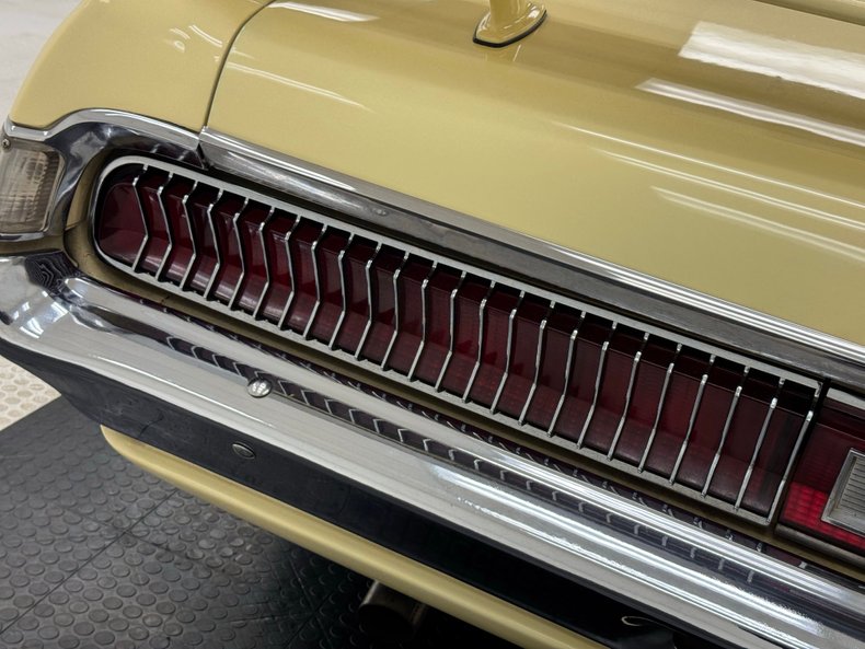 Mercury-Cougar-1969-Yellow-Black-23