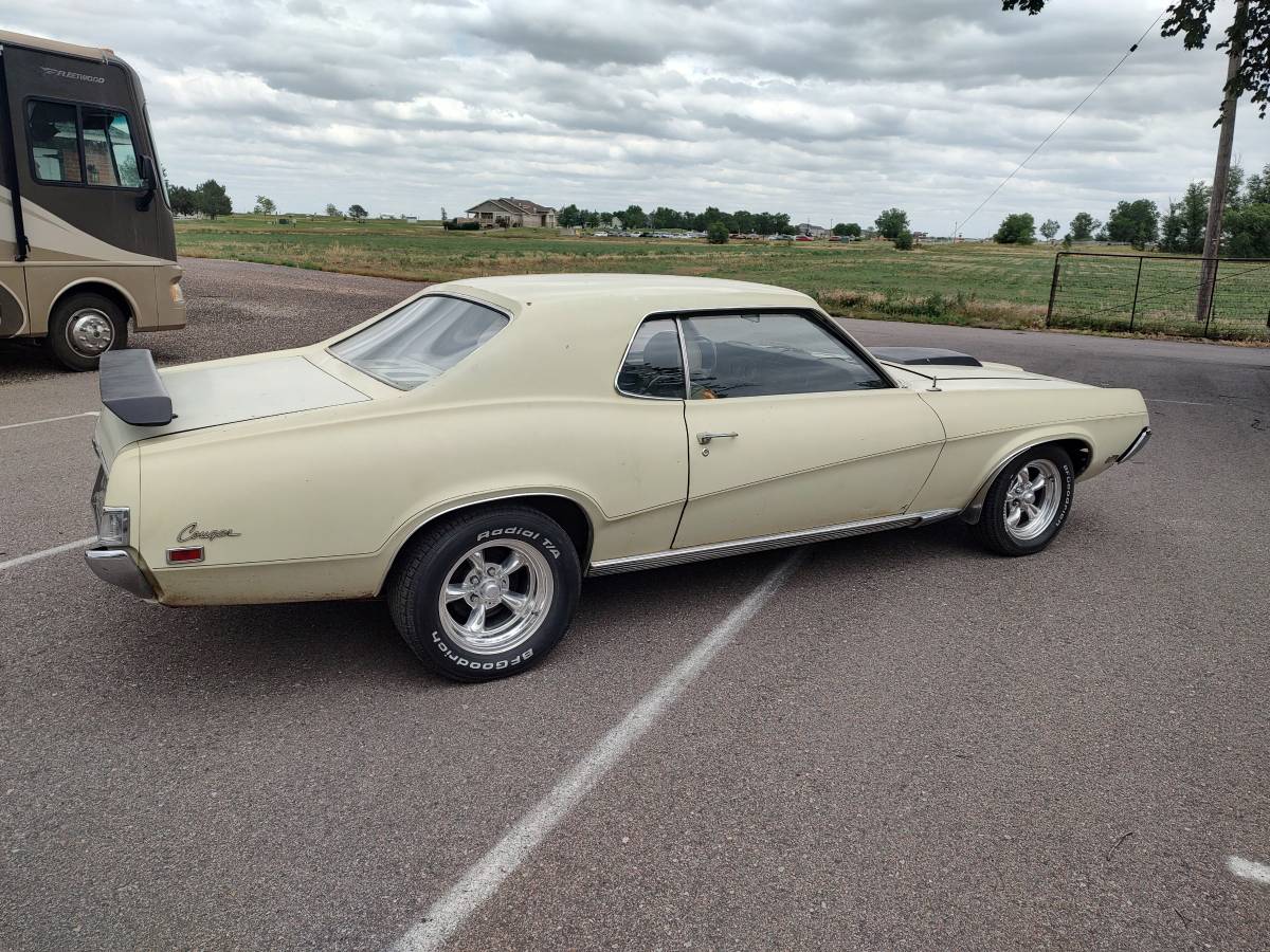 Mercury-Cougar-1969-green-2