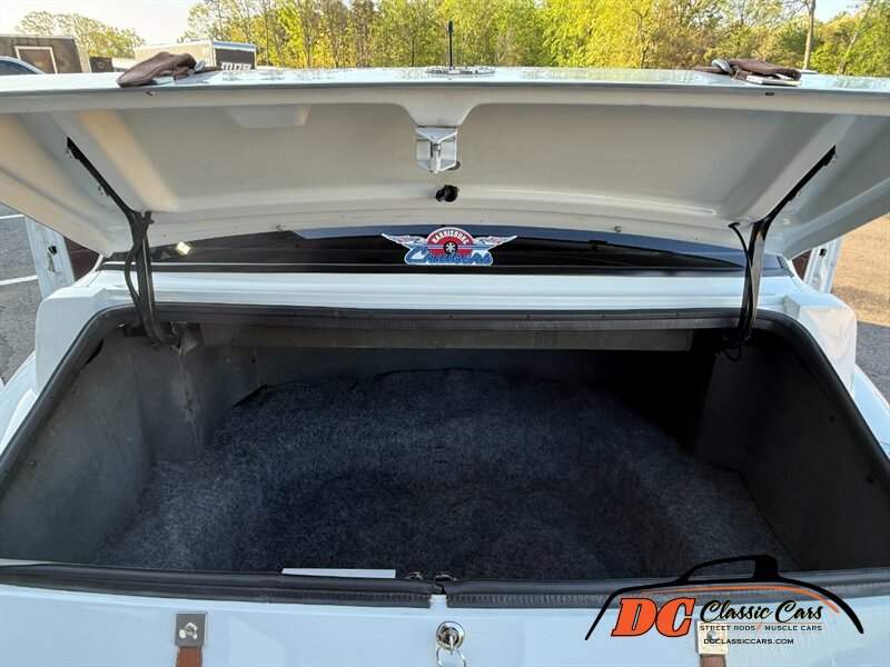 Mercury-Cougar-1988-White-Red-18