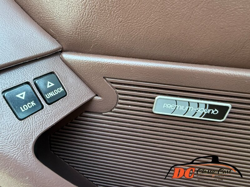 Mercury-Cougar-1988-White-Red-43