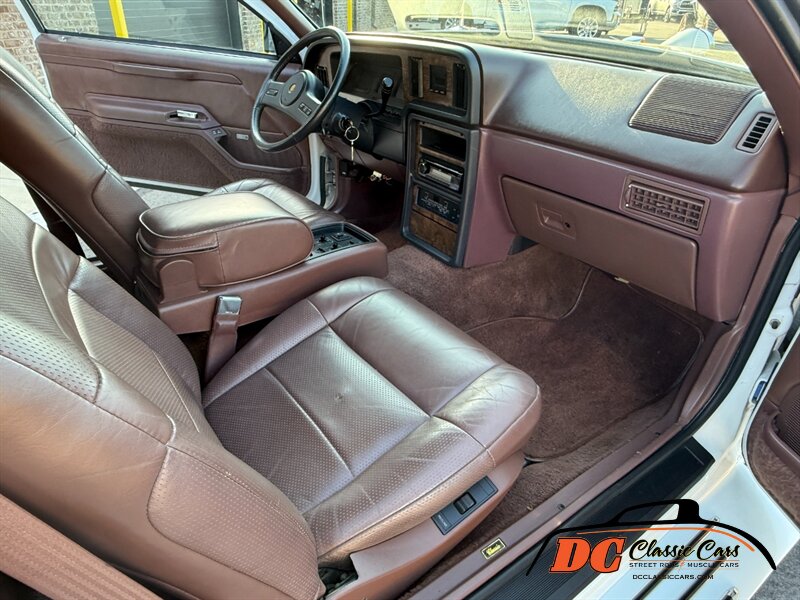 Mercury-Cougar-1988-White-Red-47