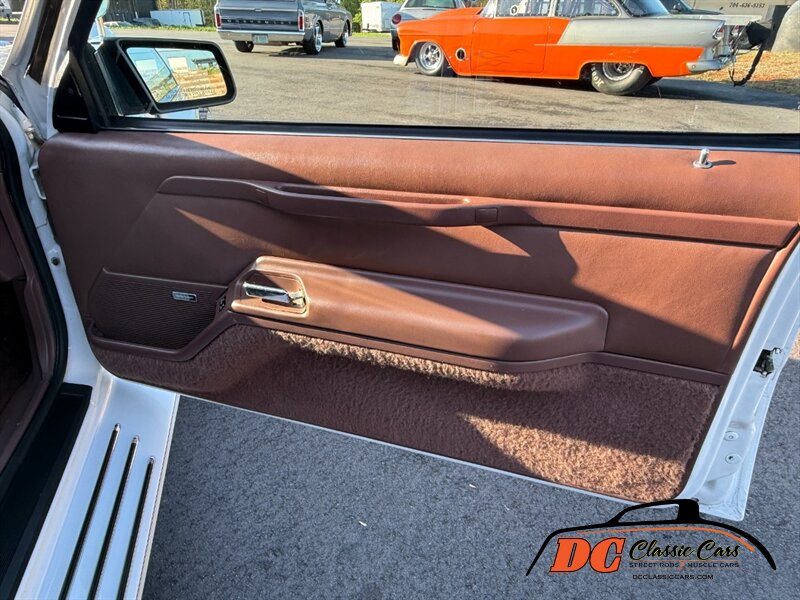 Mercury-Cougar-1988-White-Red-5