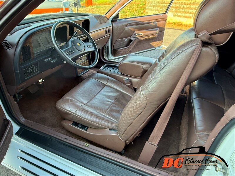 Mercury-Cougar-1988-White-Red