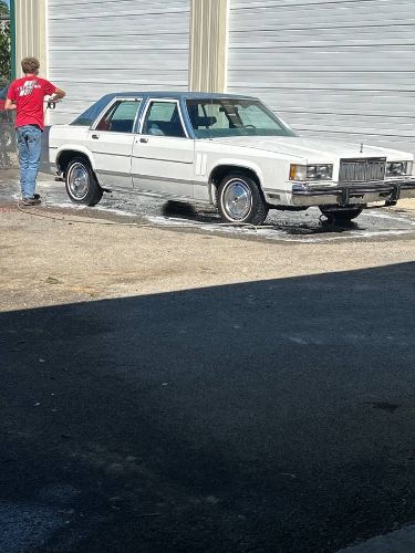 Mercury-Grand-marquis-1979-White-6