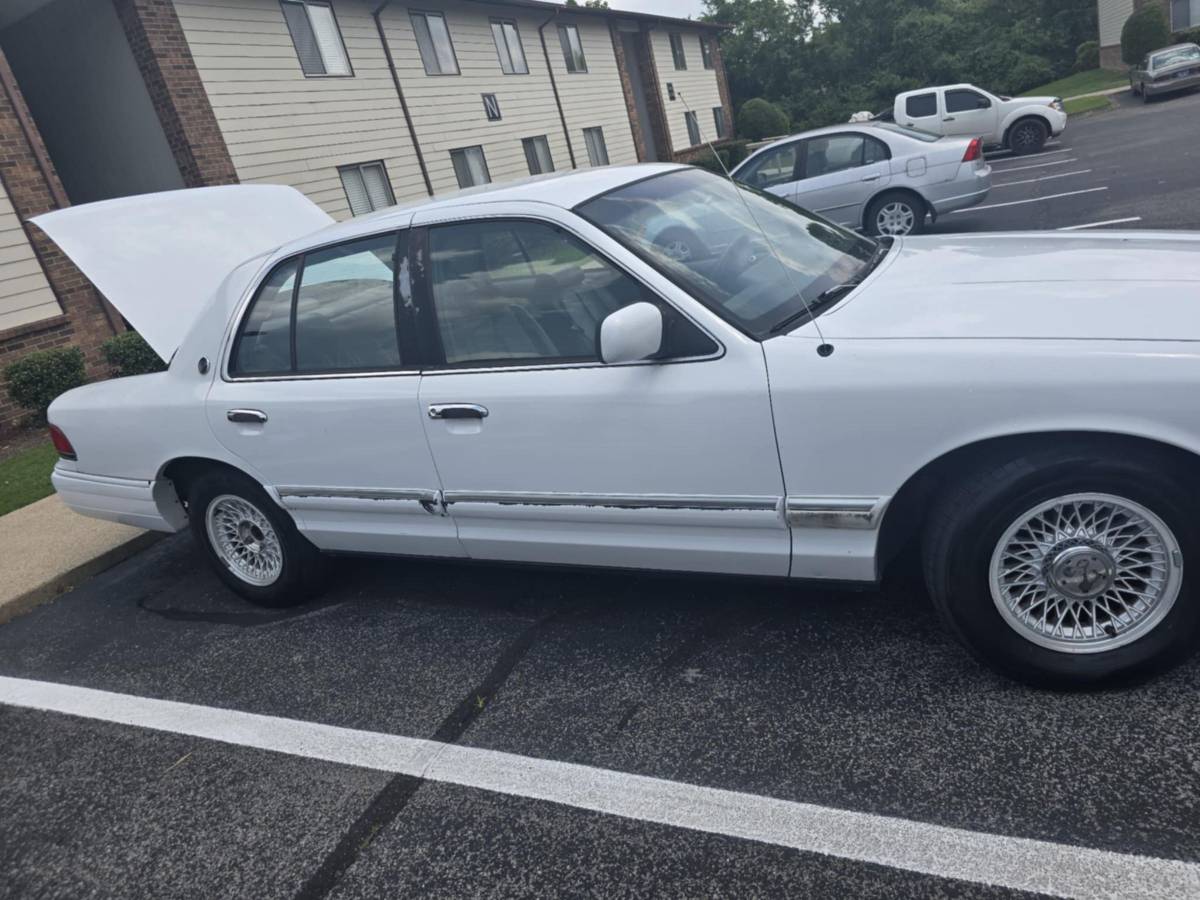 Mercury-Grand-marquis-1993-white-12