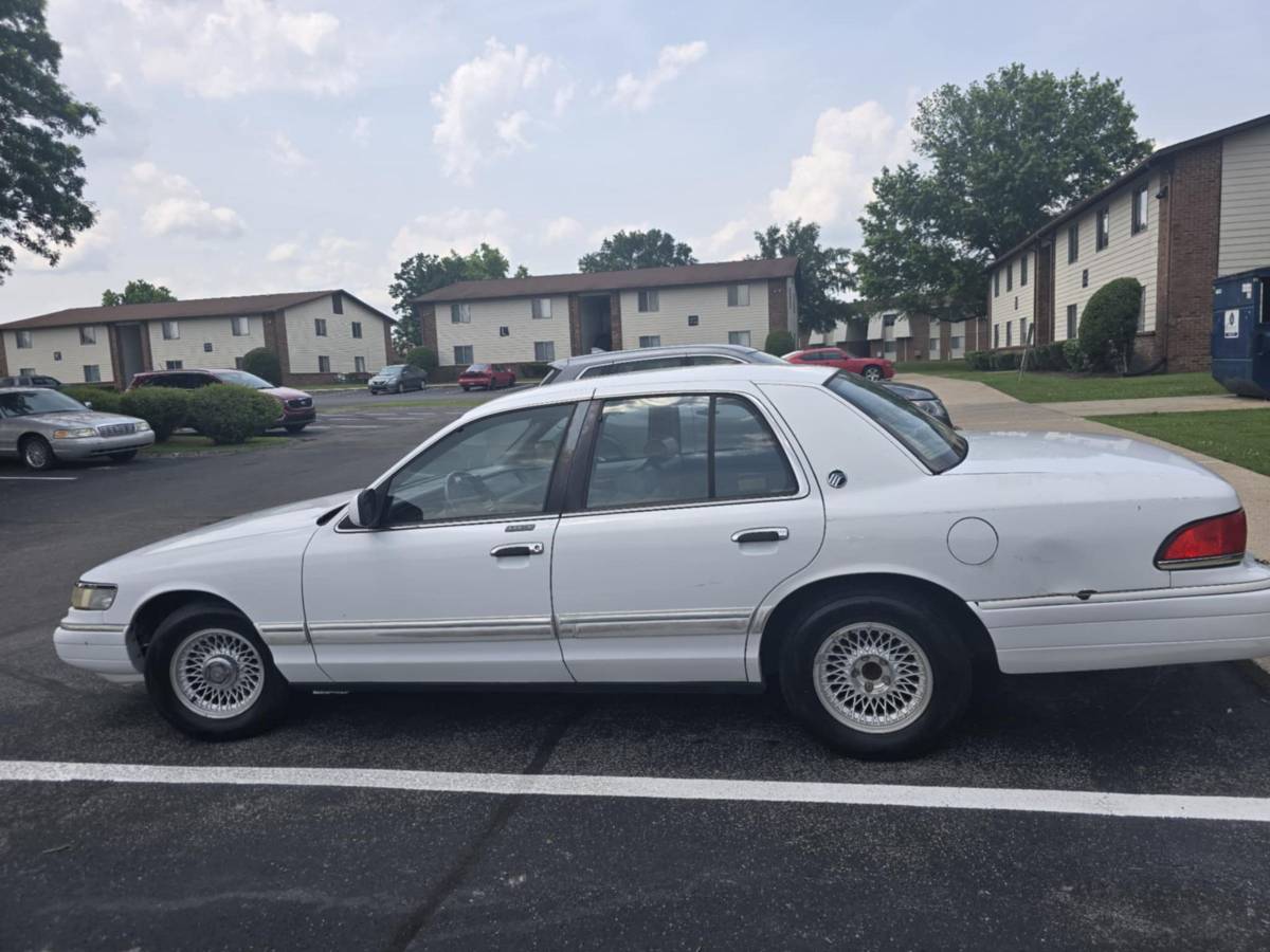 Mercury-Grand-marquis-1993-white-3