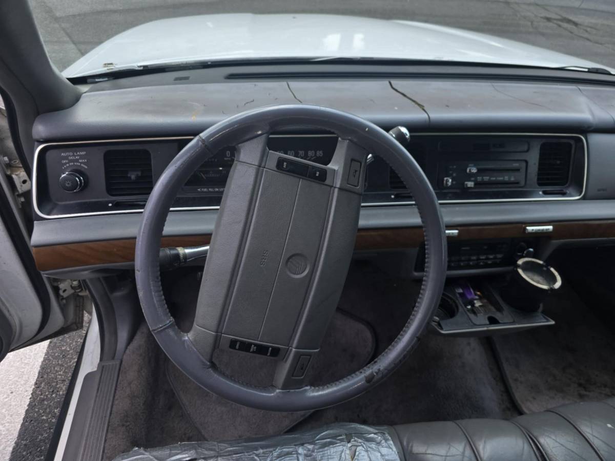 Mercury-Grand-marquis-1993-white-7