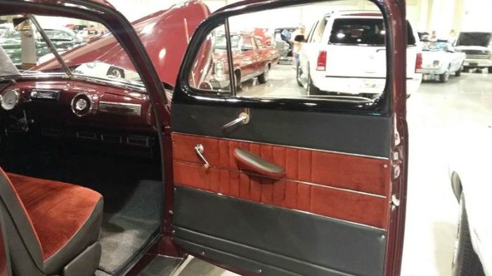 Mercury-Street-rod-1947-Burgundy-Charcoal-2