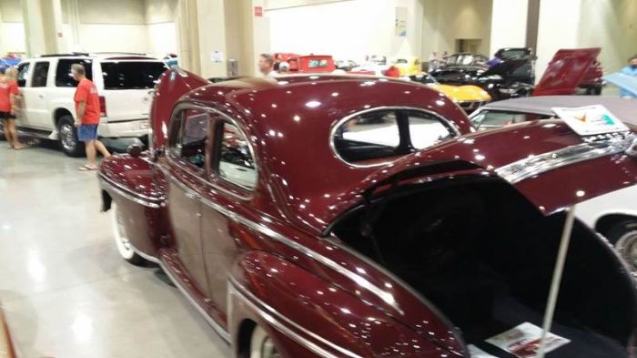 Mercury-Street-rod-1947-Burgundy-Charcoal-5