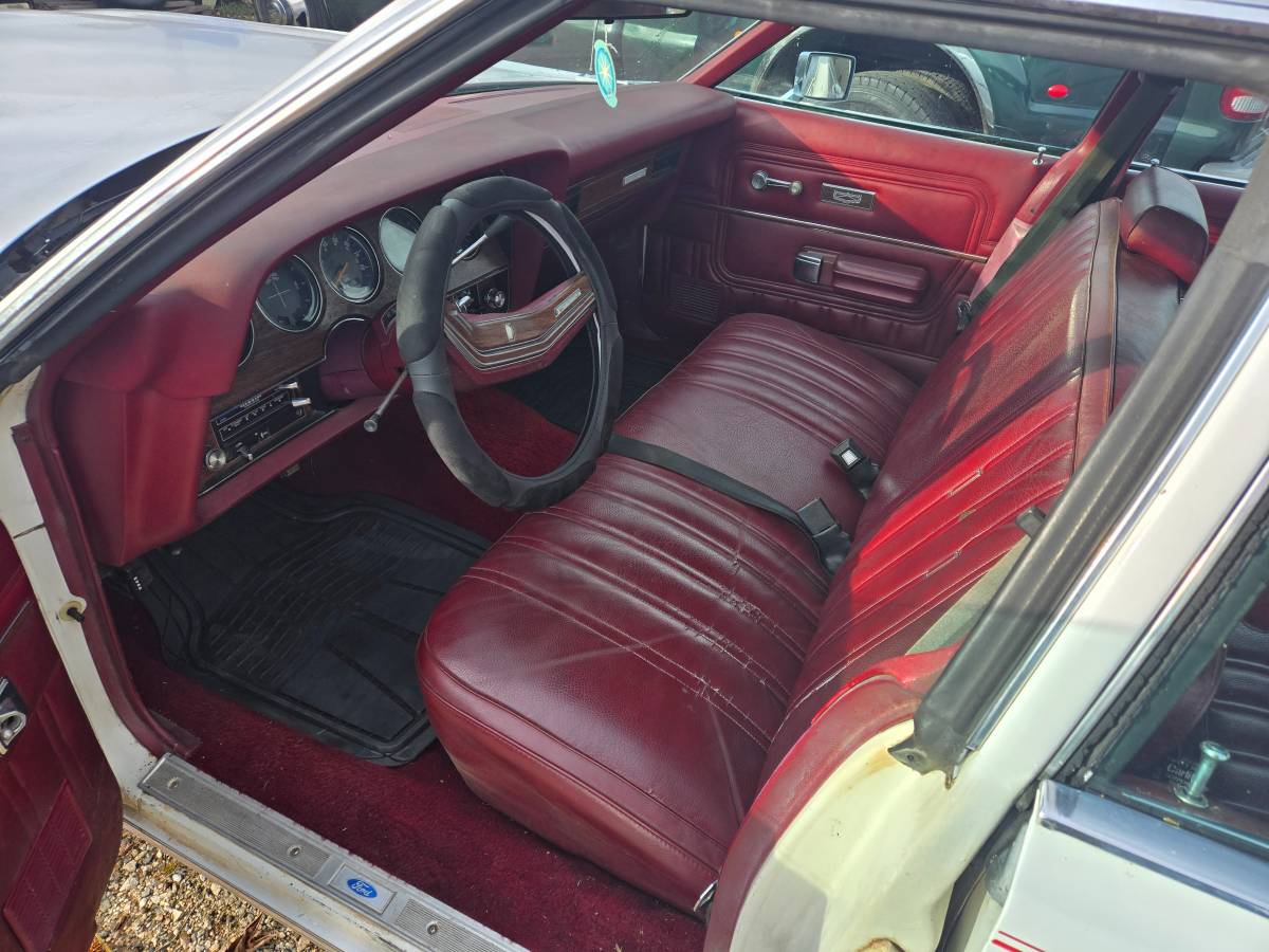 Mercury-cougar-1977-white-11