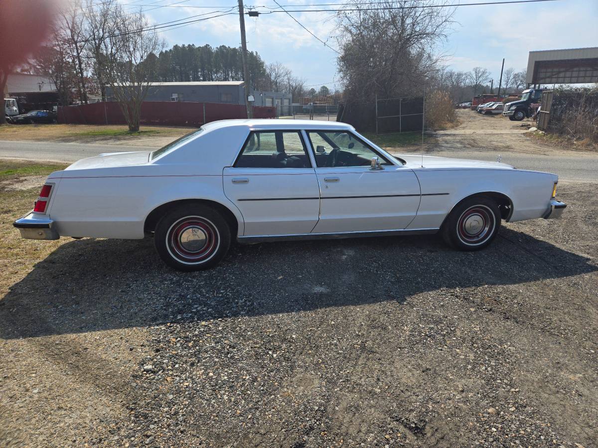 Mercury-cougar-1977-white-8