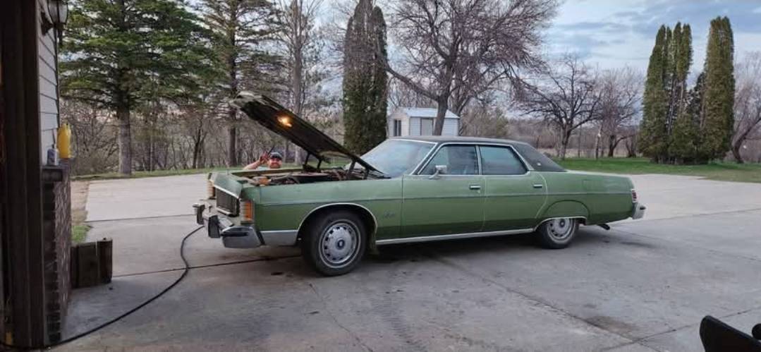 Mercury-grand-marquis-1976-green-8