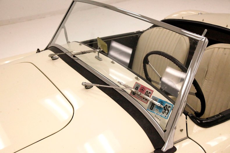Mg-A-1958-Old-English-White-Black-17