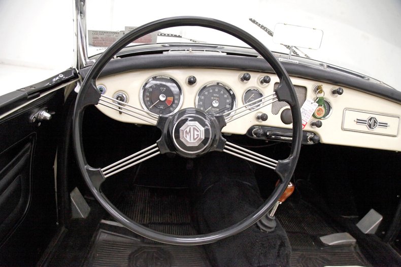 Mg-A-1958-Old-English-White-Black-29