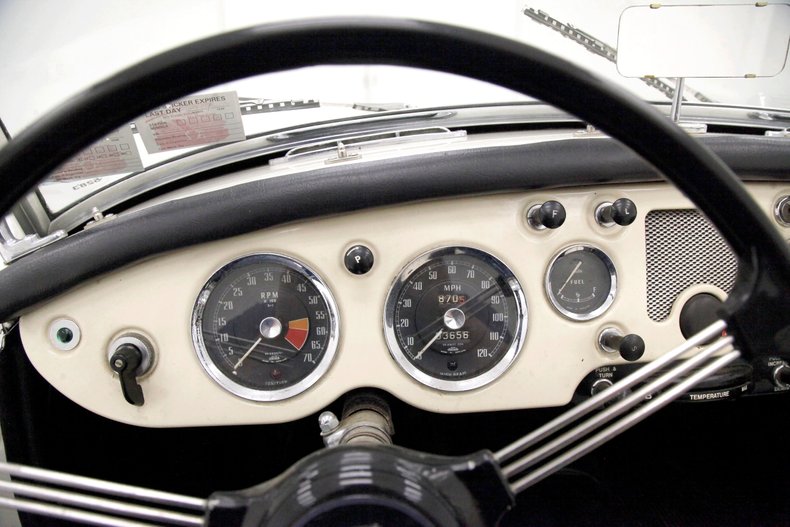 Mg-A-1958-Old-English-White-Black-30