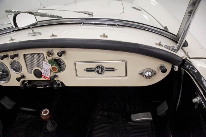 Mg-A-1958-Old-English-White-Black-33