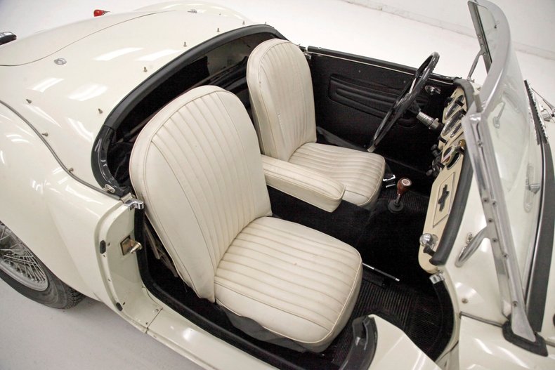 Mg-A-1958-Old-English-White-Black-36