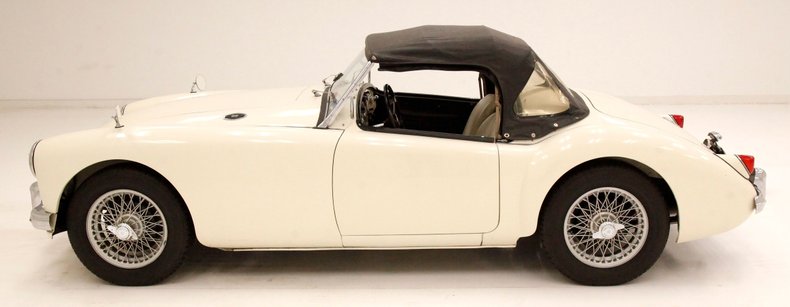 Mg-A-1958-Old-English-White-Black-5