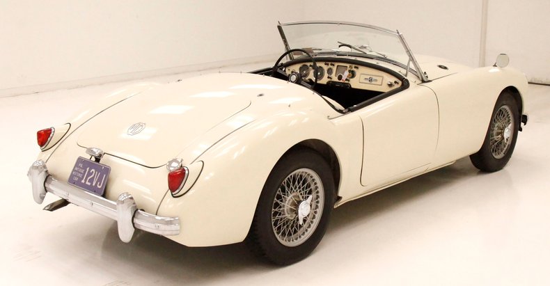 Mg-A-1958-Old-English-White-Black-8