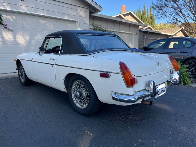 Mg-B-1970-White-11
