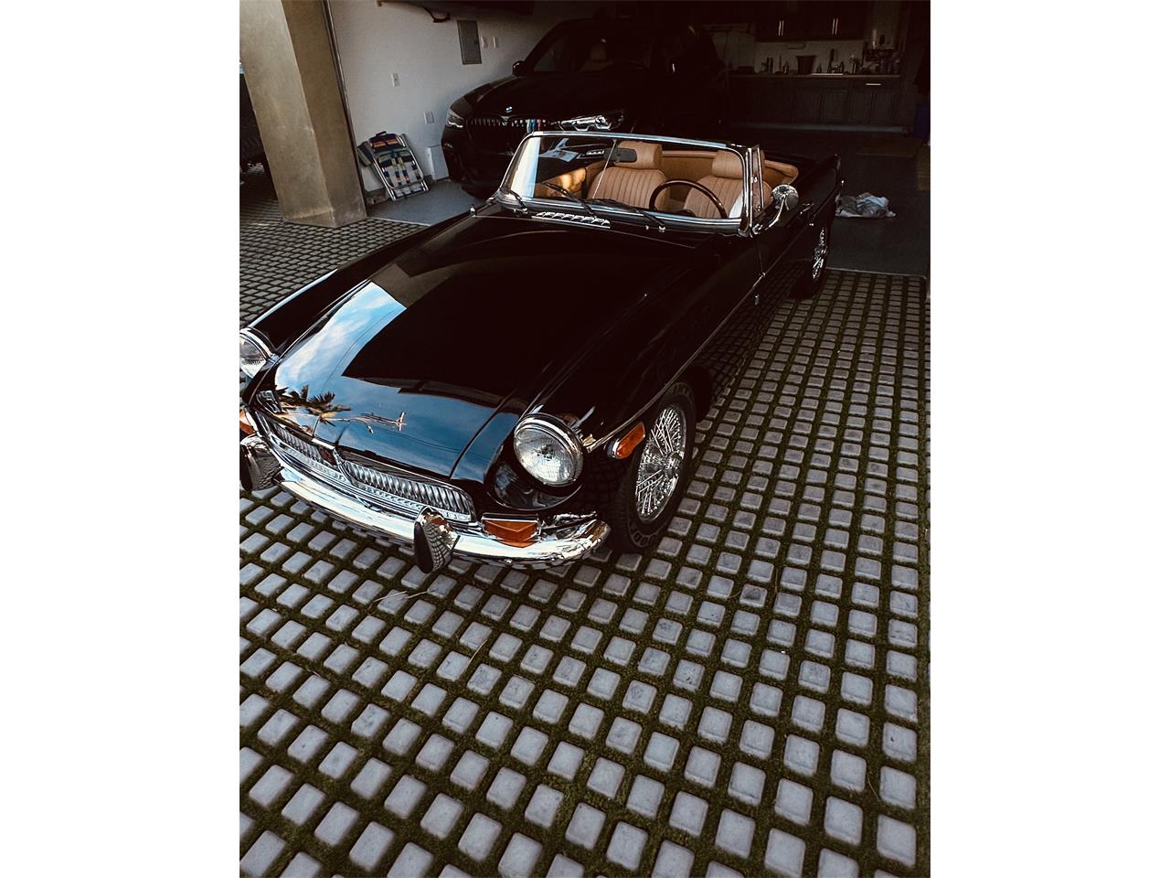 Mg-B-1971-Black-Tan-15